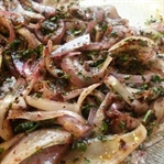 SOĞAN SALATASI TARİFİ