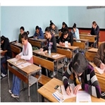 Siper Etsin Gövdesini Öndeki Öğrenci