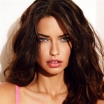 Adriana Lima Nasıl Formda Kaldığını Açıkladı