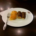 Ballı ekler ve profiterol