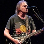 Neil Young konseri öğrenciye 11 TL!