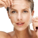 GÜL SUYU VE İRMİK İLE PEELING