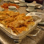 Baklavalık yufkayla sebzeli, tavuklu nefis borek