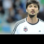 Kalesini Gole Kapattı