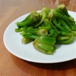 SAĞLIKLI BİR TARİF: ZEYTİNYAĞLI ISPANAK SAPI