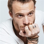 Kerem Bürsin’in İlginç Yaşam Hikayesi