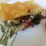 Pastırmalı Ispanaklı El Açması Börek
