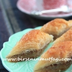 CEVİZLİ EV BAKLAVASI TARİFİ
