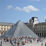 DÜNYANIN EN ÜNLÜ MÜZESİ: LOUVRE