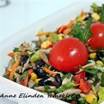 Tavuklu Siyah Fasulye Salatası