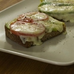 Avokadolu Domatesli Tost