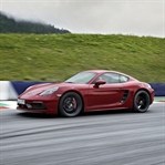 Porsche’den İki Yeni 718!