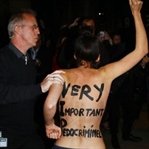 Femen' Ünlü Yönetmeni Protesto Etti.