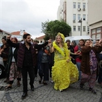 Sonbahardan, Denizden, Sokaklardan