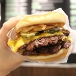 Shake Shack yeni lezzeti "Pickled Jalapeno Burger"