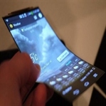 İki Tarafa Esneyebilen Telefon Samsung’dan Geliyor
