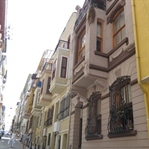 Zamana Direnen Semt; Yeldeğirmeni