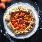 Kayısı ve Şeftalili Galette