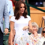 Kate Middleton: Catherine Walker çiçekli elbise