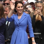 Kate Middleton: Catherine Walker Mavi Manto