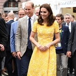 Kate Middleton: Jenny Packham elbise & Hugo Boss ü