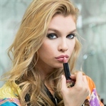 Victoria’s Secret meleği Stella Maxwell’den