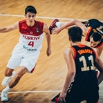 Asist yapmak onun işi: Mert Akay