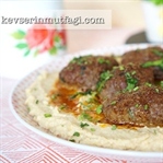 Humus Yatağında Köfte Tarifi