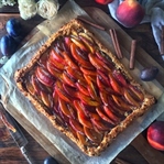 Nektarin Ve Mürdüm Erikli Galette