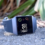 Fitbit Ionic akıllı saat spor yaparken yanınızda!