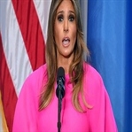 Melania Trump'ın Elbisesi Sosyal Medyanın Dilinde
