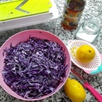 Enfes...Lokanta usulü kırmızı lahana salatası