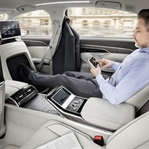 Audi A8'in Kontrolleri Parmakların Ucunda