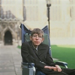 Ünlü Fizikçi Stephen Hawking Hayatını Kaybetti