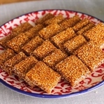 3 Malzemeli Susamlı Krokan Tarifi