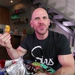Johnny Sins Türk Abur Cuburlarını Denedi