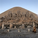 UZAK BİR GALAKSİDEN BİLDİRİYORUM: ADIYAMAN NEMRUT