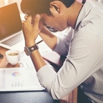 Depresyonda Olan Bir Kişiye Aile Nasıl Davranmalı?