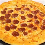 Ev Yapımı Sucuklu Pizza Tarifi