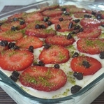 İftar Sonrasına Çok Hafif Çilekli Kedidili Pastası