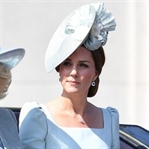 Kate Middleton: Alexander McQueen mavi elbise