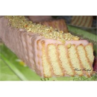 Çilek Pudingli Pasta