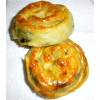 Ispanaklı Gül Börek