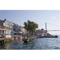 Beylerbeyi ; Denizin Kendini Anlattığı Bir Yer...