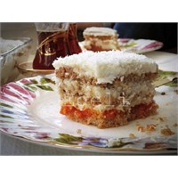Kremalı, Hindistan Cevizli, Havuç Püreli Pasta