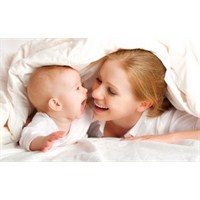 Bebek Evde Anne İşte