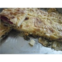 Pırasalı Sucuklu Börek