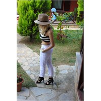 Siyah Ve Beyaz Şeritler