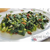 Kremalı Fıstıklı Pazı Kavurması Tarifi
