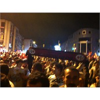 Maltepe Ak Parti Binası Taşlandı